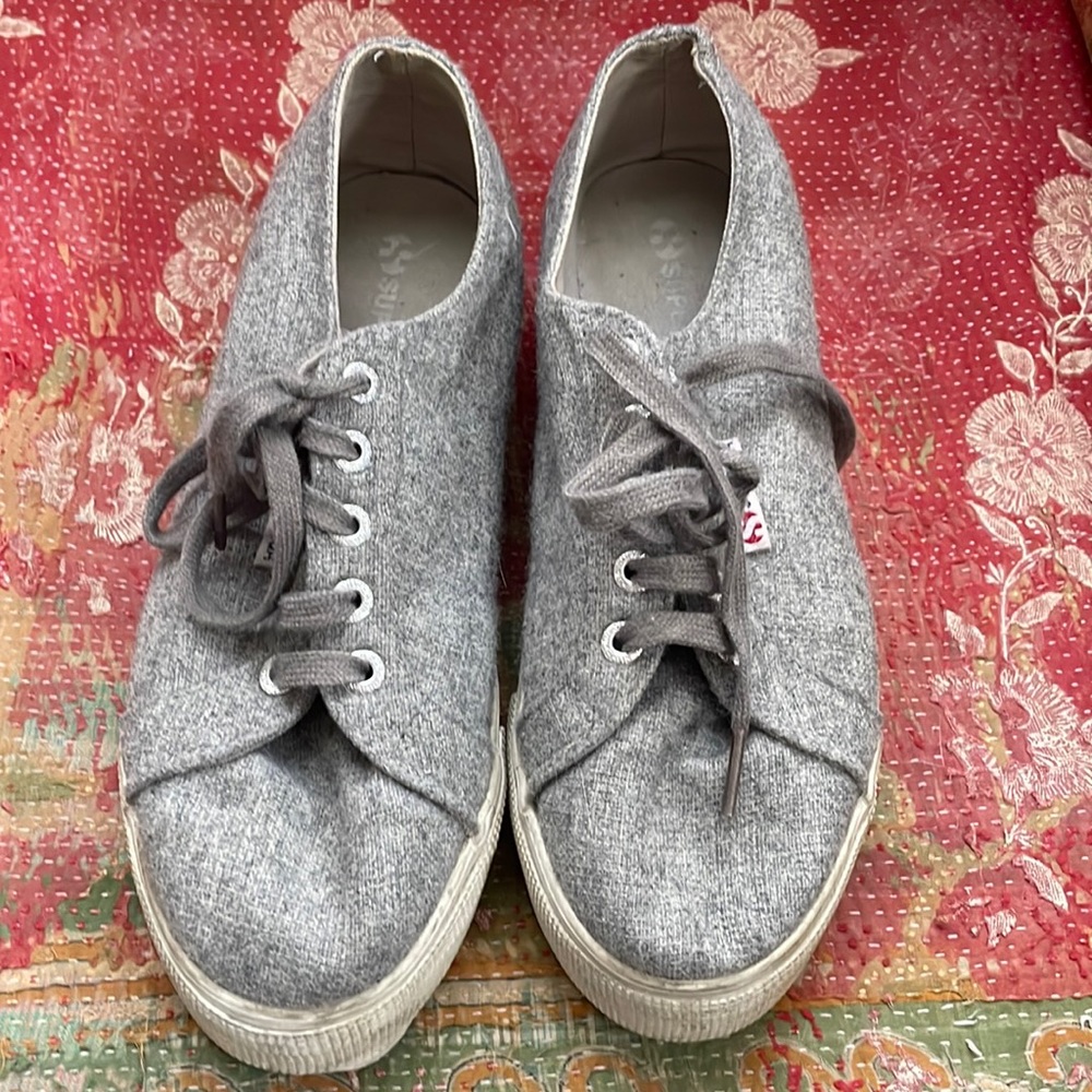Size 7.5 sneakers